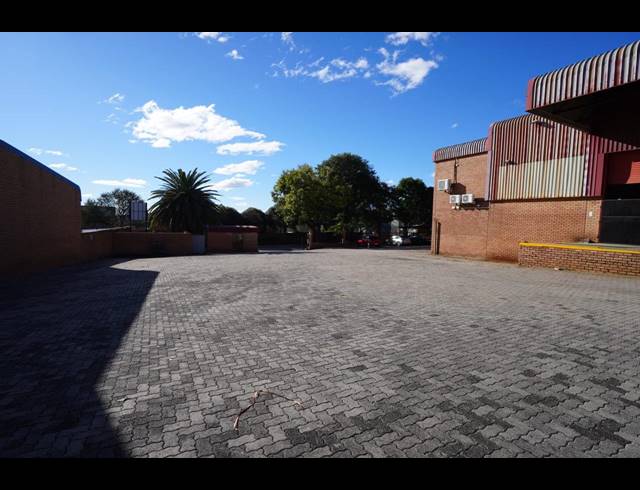 2,148M² WAREHOUSE TO LET IN LASER PARK